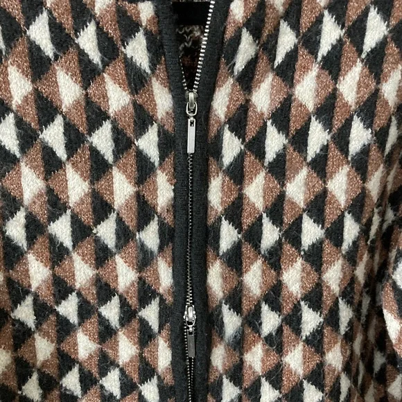 Geometric Patterned Jacket - Picture 5 of 6